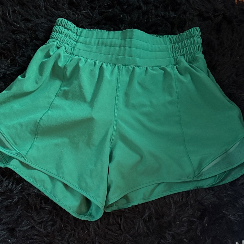 lululemon size 4 hotty hot shorts 4”